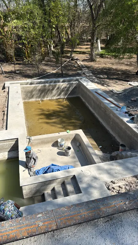 Excavacion del vaso de la alberca